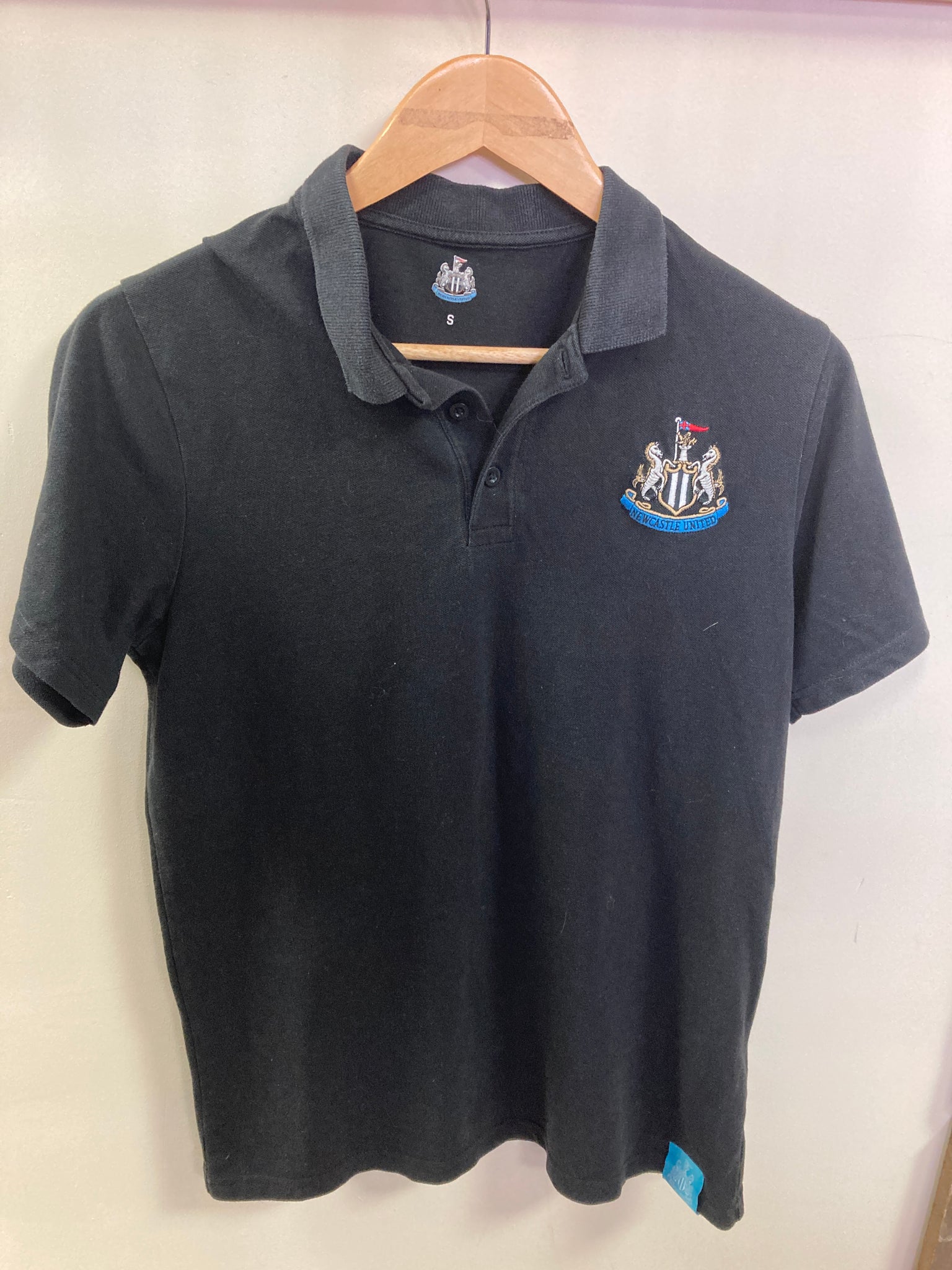 Newcastle United Football Shirt Size: Adult Small