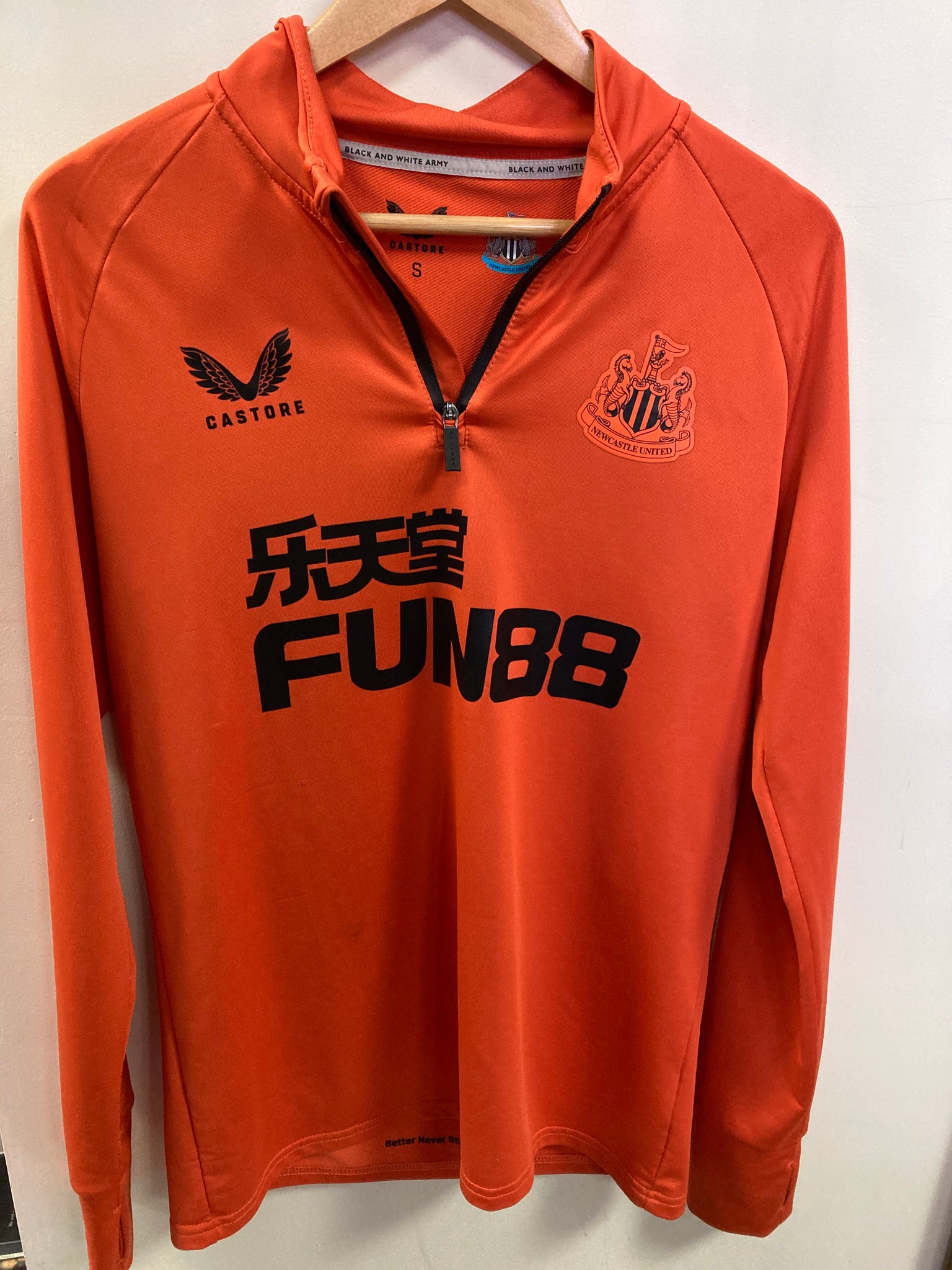 Newcastle United Football Shirt Size: Adult Small